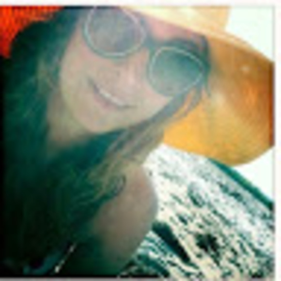 Meet your Posher, Lisa - Picture 1 of 1